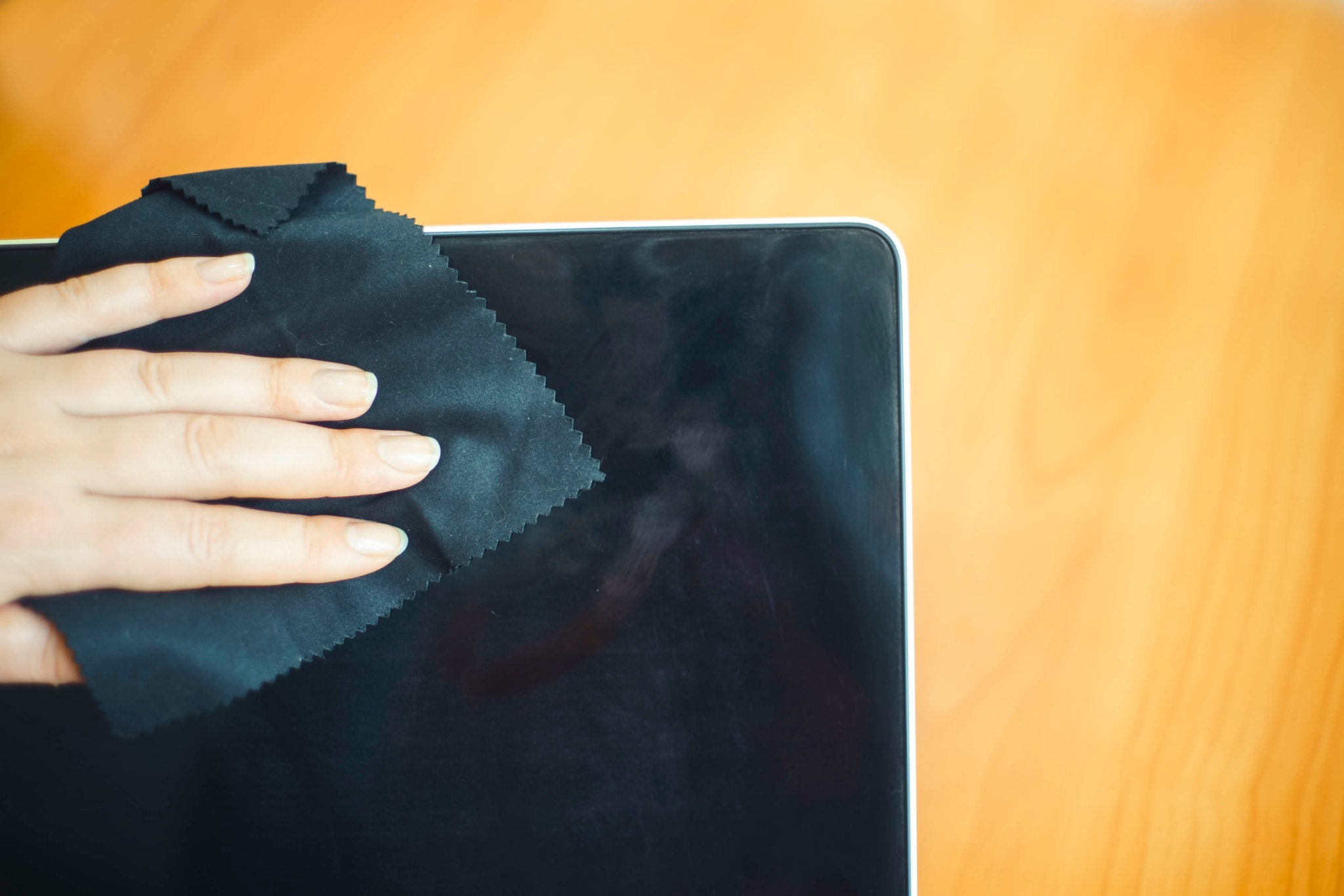 How to clean your iPad and iPhone LaptrinhX / News